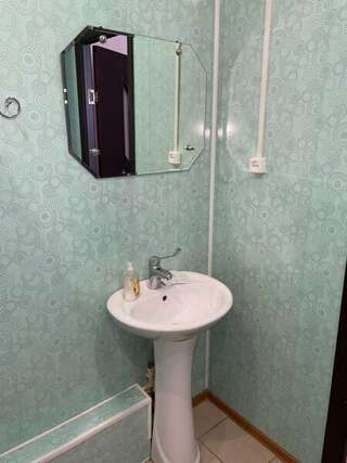 Гостевой дом Форсаж Бийск Двухместный номер Делюкс с 1 кроватью или 2 отдельными кроватями-1