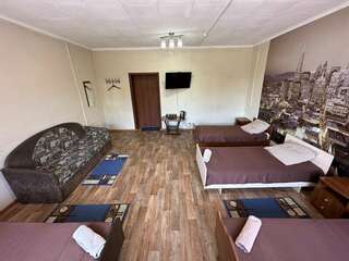 Гостевой дом Форсаж Бийск Классический четырехместный номер-4