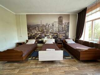 Гостевой дом Форсаж Бийск Классический четырехместный номер-5