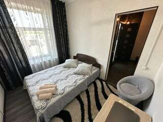 Гостевой дом Форсаж Бийск Двухместный номер Делюкс с 1 кроватью или 2 отдельными кроватями-5