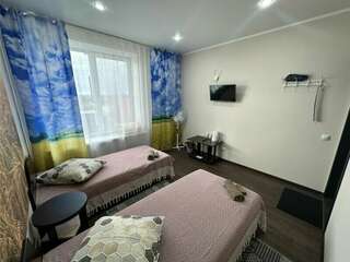 Гостевой дом Форсаж Бийск Двухместный номер Делюкс с 2 отдельными кроватями-1