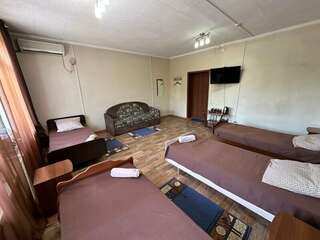 Гостевой дом Форсаж Бийск Классический четырехместный номер-6