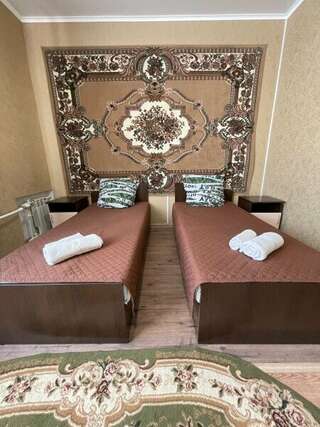 Гостевой дом Форсаж Бийск Классический трехместный номер-4