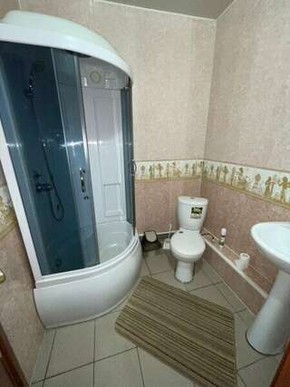 Гостевой дом Форсаж Бийск Двухместный номер Делюкс с 2 двуспальными кроватями-1